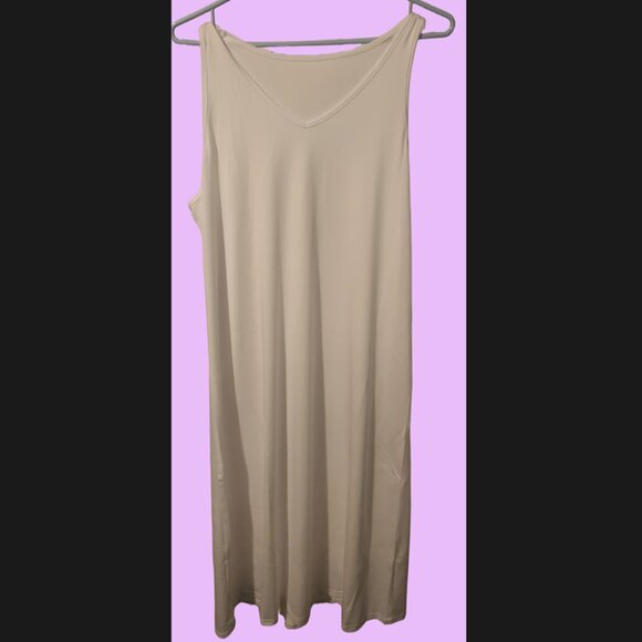 Full Slip V-Neck Knee-Length Nightgown - Picture 4 of 4
